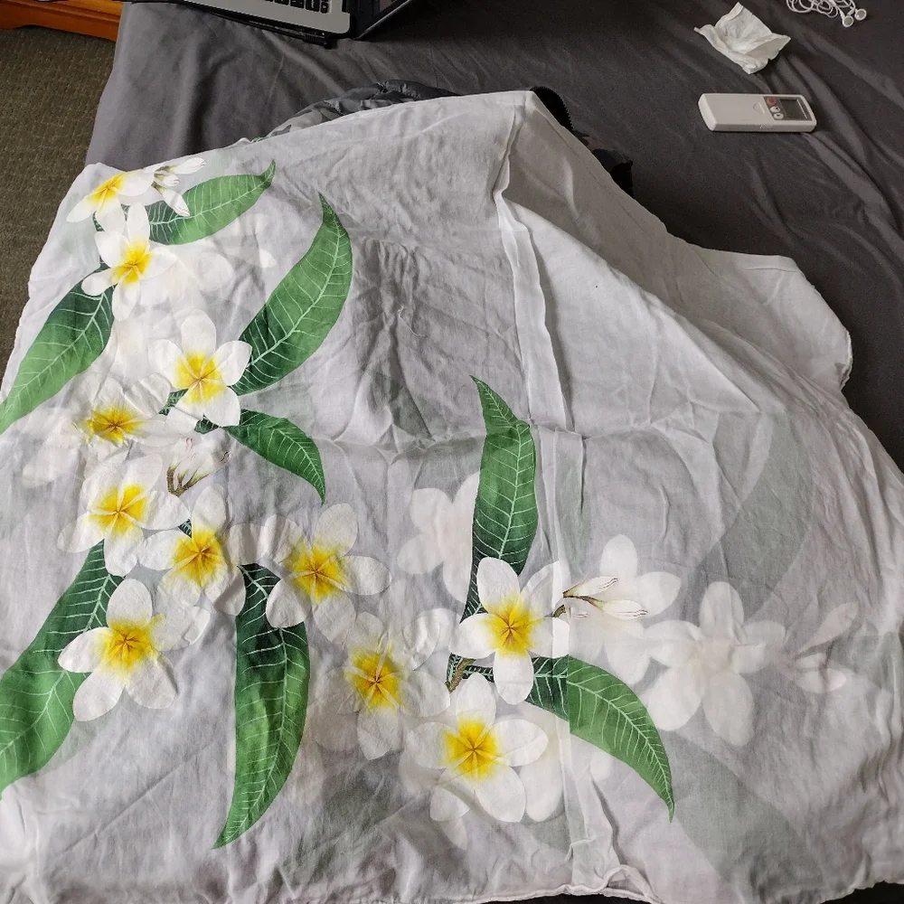 Soft magnolia print cotton fabric, almost silk like, thin and smooth